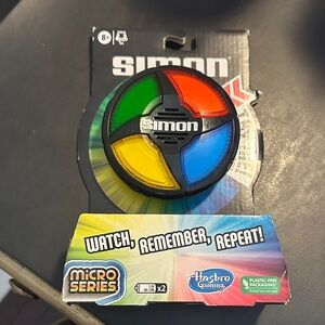 Hasbro Simon Micro Series Game - Red, Green, Blue, Yellow NWT